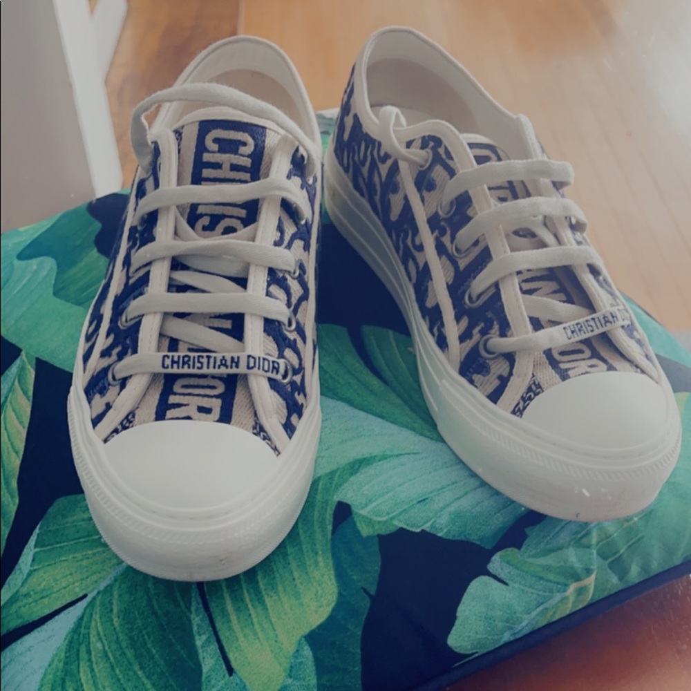 Christian Dior size 7 1/2 Navy blue and white